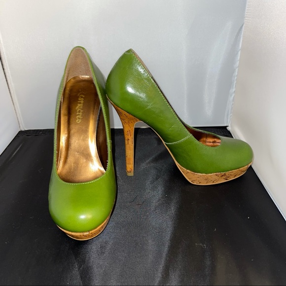 Restricted | Green Platform Round Toe Pumps - Picture 5 of 5